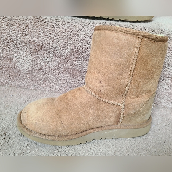 UGG Kids 3 Tan Suede Boots - Picture 9 of 14